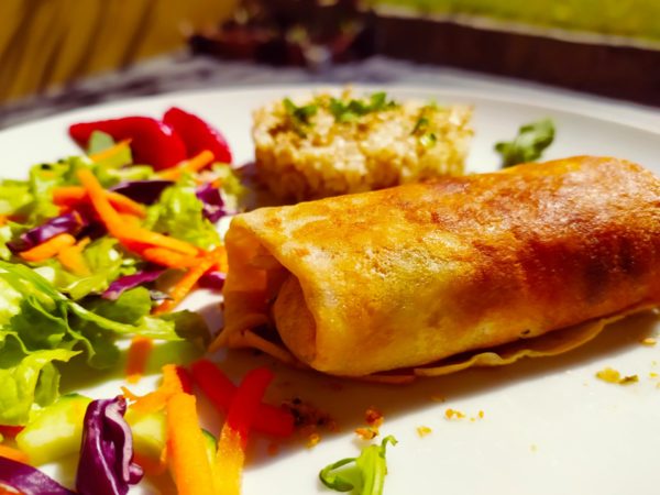 Crepas chinas, arroz integral con ajonjolí, ensalada mixta de temporada, encurtidos de la casa - Image 3