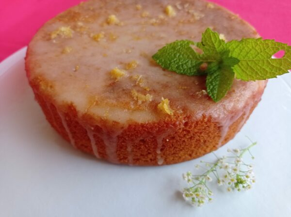 Vegan and handmade lemon cake