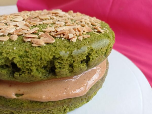 Bolo de espinafre com creme de amêndoa Vegan e Artesanal - Image 4
