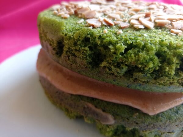 Bolo de espinafre com creme de amêndoa Vegan e Artesanal - Image 2