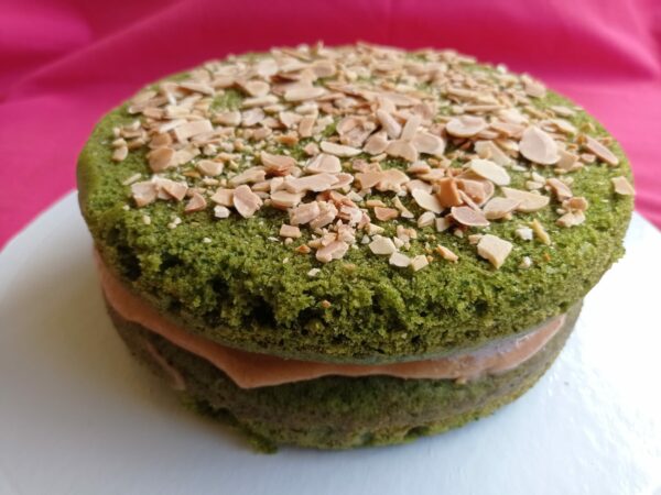 Bolo de espinafre com creme de amêndoa Vegan e Artesanal
